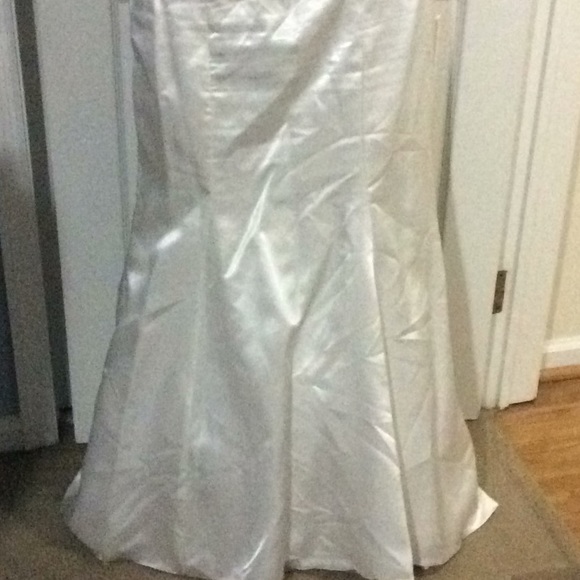 Wedding Dress - Picture 4 of 7
